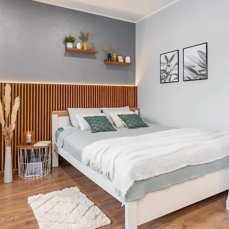 Romantic - Private Entrance! Апартаменти