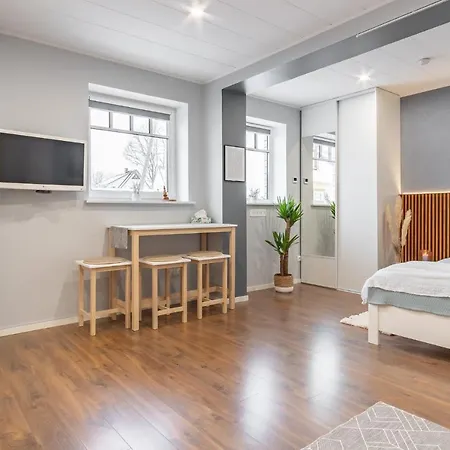 Romantic - Private Entrance! Апартаменти