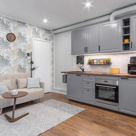 Апартаменти Romantic - Private Entrance! *