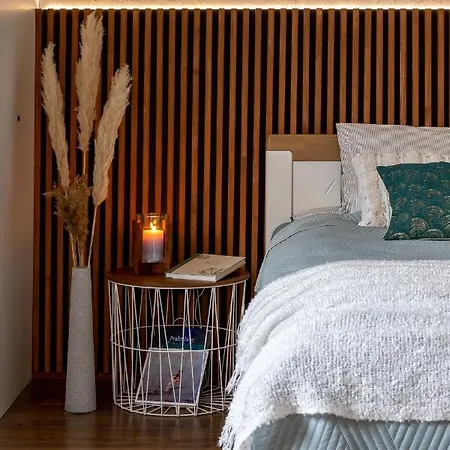 Romantic - Private Entrance! Апартаменти