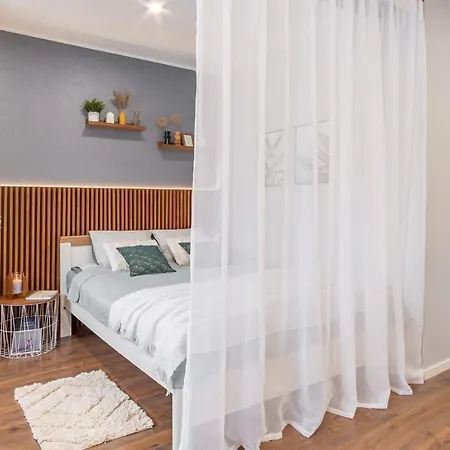 Romantic - Private Entrance! Апартаменти *